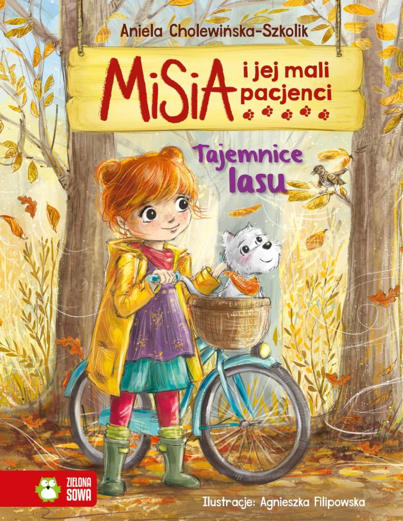 Okładka rysunkowa. Rudowłosa dziewczynka w kaloszach i żółtym płaszczyku prowadzi rower z pieskiem w koszyku przez las.