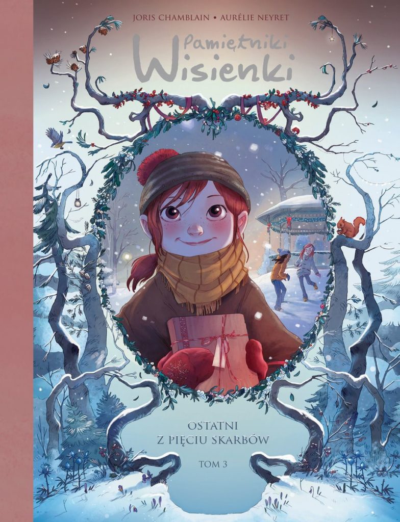 Okładka rysunkowa. Rudowłosa dziewczynka w zimowej czapce i chuście trzyma w rękach przewiązany sznurkiem notes.