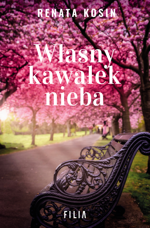 Na okładce stylowa ławka w parkowej alei pełnej kwitnących na różowo drzew