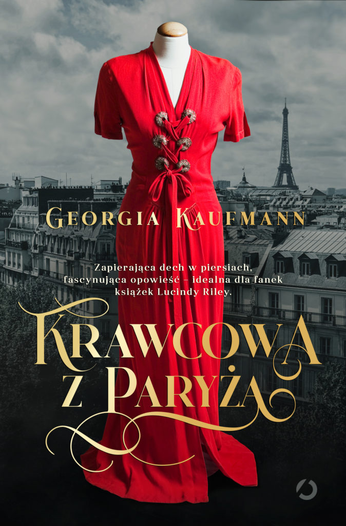 Na okładce czerwona suknia na manekinie bez głowy i rąk. W tle panorama Paryża.