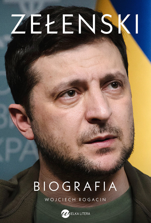 Na okładce twarz mężczyzny z lekkim zarostem, z boku fragment flagi ukraińskiej