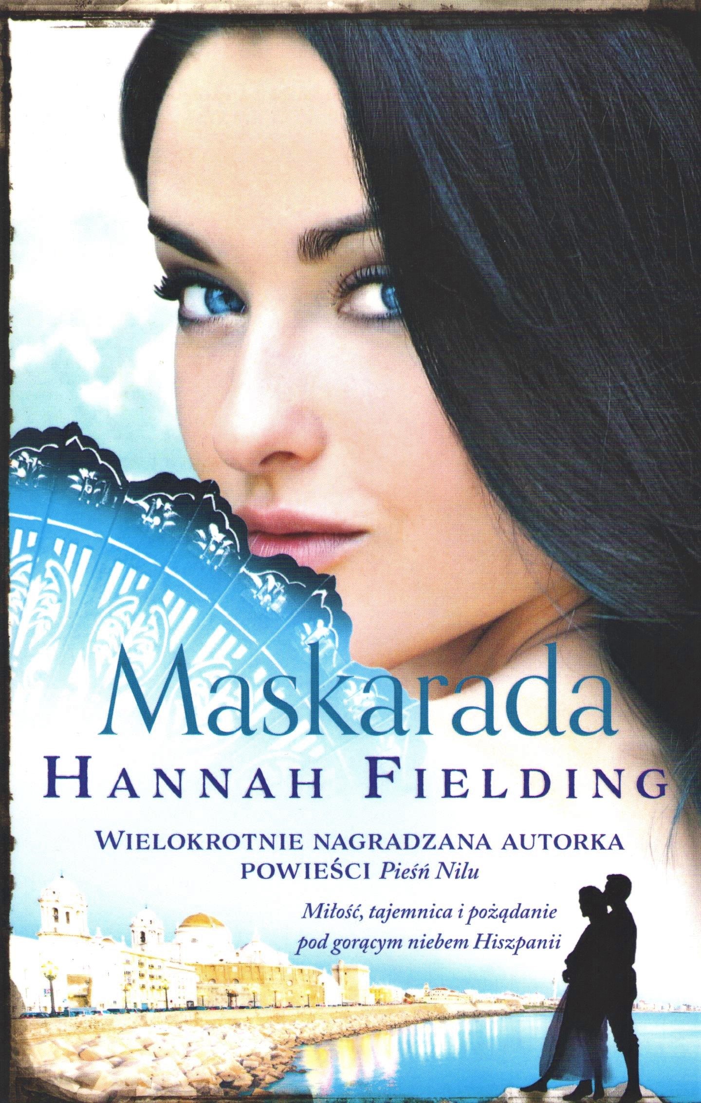 Na okładce twarz kobiety o niebieskich oczach i czarnych włosach, fragment wachlarza. Na dole morze, panorama miasta