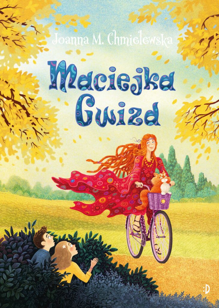 Okładka rysunkowa. Rudowłosa dziewczyna w czerwono-kolorowej sukience na rowerze z kotem w koszyku jedzie jesienną drogą